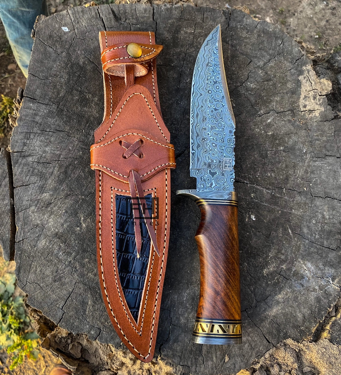 Forged Damascus Steel Knife – Ladder Pattern | 300-Layer Blade